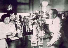 Gertrude Elion and George Hitchings working in the Laboratory
