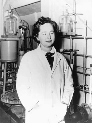 Gertrude Elion preparing radioactive 6-MP