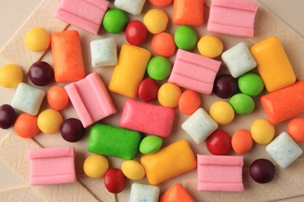 Chewing-gum pieces of different sizes, shapes and colors.