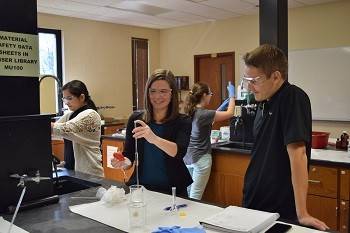 Students in a lab at Elizabethtown College