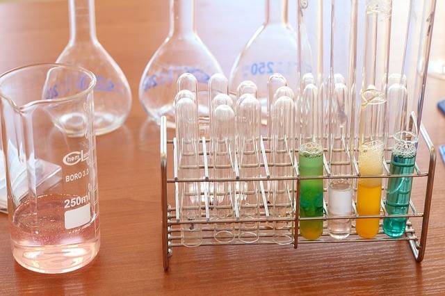 Science Laboratory Equipment : 20 Common Equipments For School Lab
