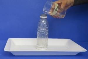 Pouring vinegar and detergent into baking soda