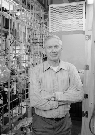 Charles Keeling stands in front of his lab equipment