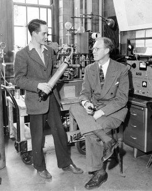photo of Willard Libby and Ernest Anderson in a lab