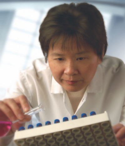 Hong Zhang, ACS Volunteer and Analytical Chemist