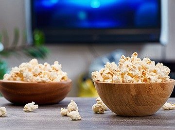 Two wooden bowls with popcorn