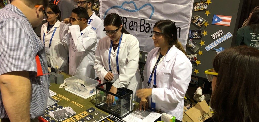 ACS Student Chapter at the University of Puerto Rico, Bayamó campus, uses iron and aluminum filings to explain the Earth’s magnetic field. 